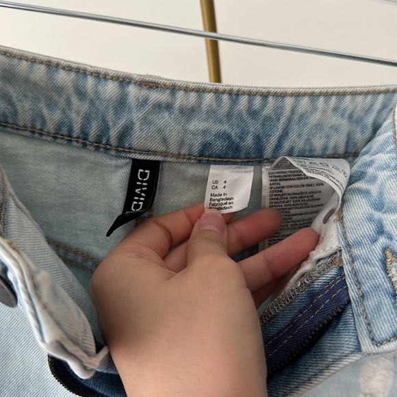 H&M mini denim skirts - Picture 2 of 4